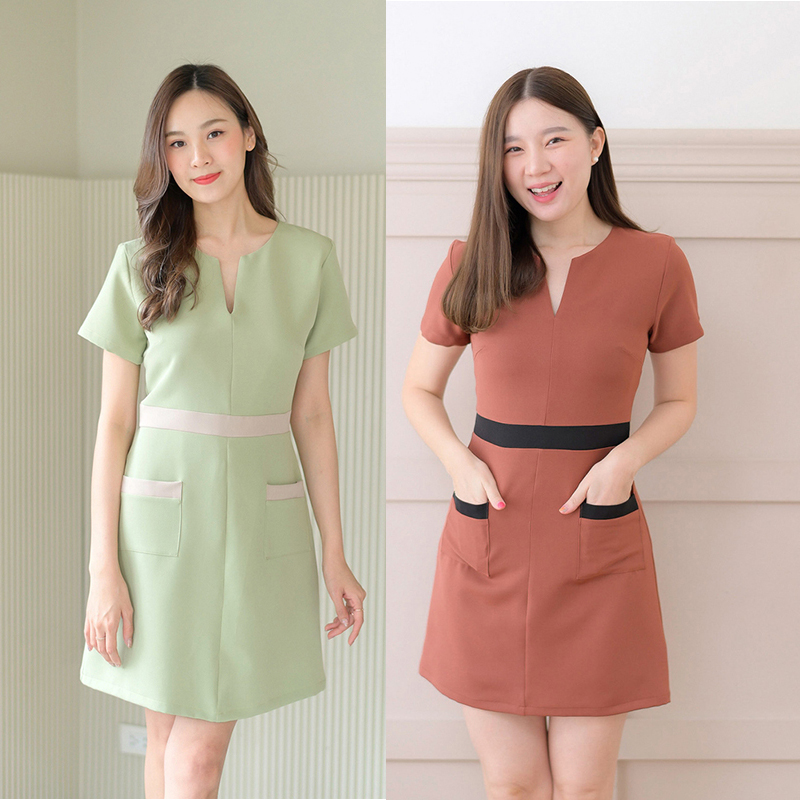 kudapy เดรสสั้นสีน้ำตาลแดง/สีมัทฉะ คอผ่า มีกระเป๋าใส่ของได้จริง คัทติ้งเล่นสีตัดต่อเอวและขอบกระเป๋า