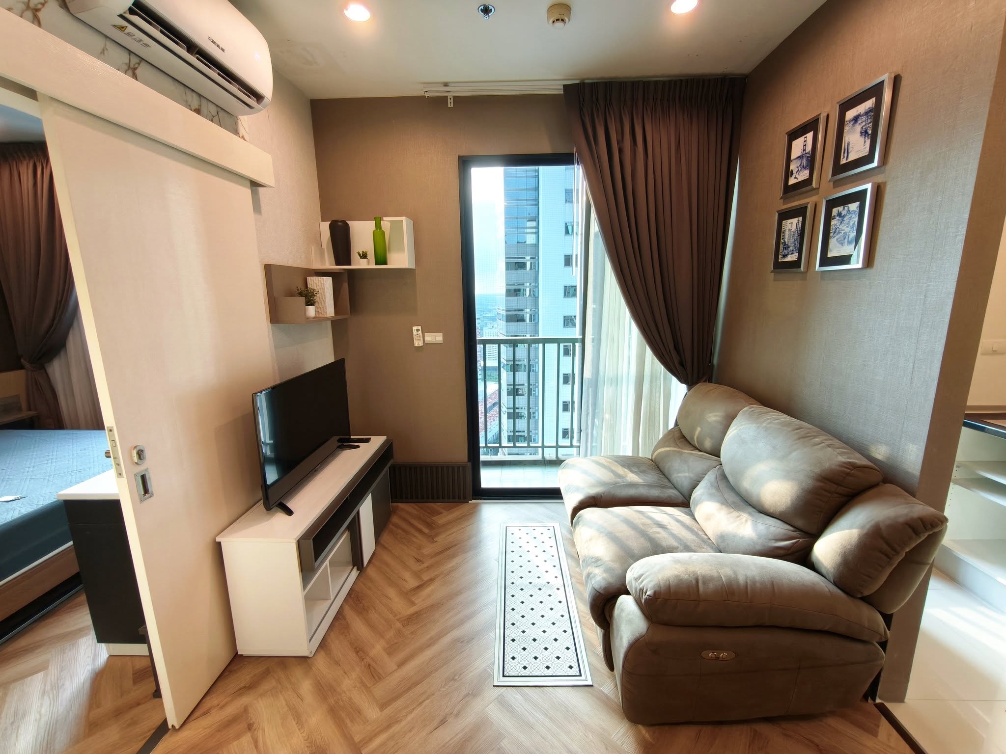 ชื่อโครงการ Astro Chaeng Wattana (เอสโทร แจ้งวัฒนะ) ให้เช่า 1นอน 1น้ำ ขนาด 36 ตรม ชั้น 35 ราคา 11,000