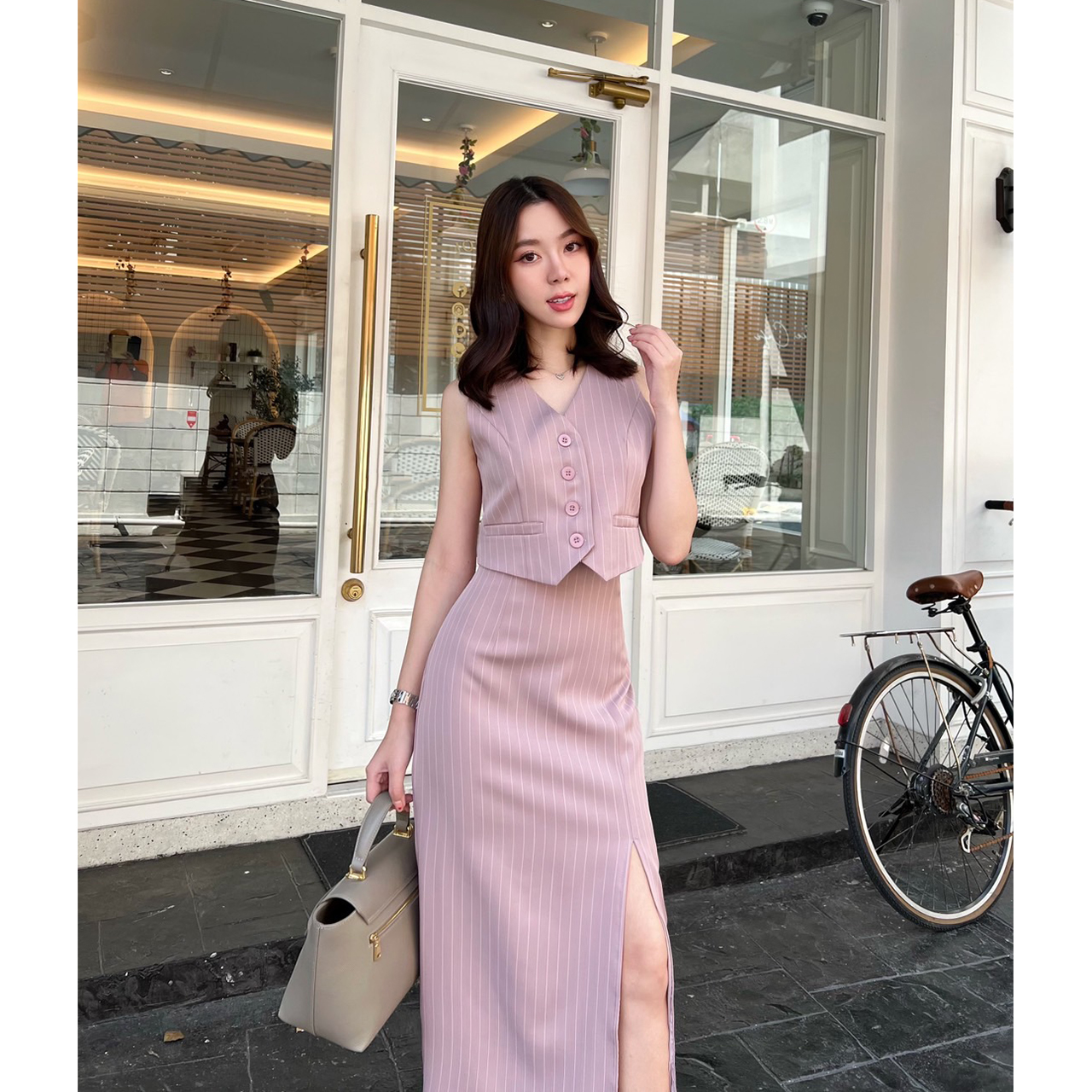 kudapy ชุดเซ็ทสีชมพูกะปิ/สีชมพูนู้ด/สีครีม ลายริ้วเสื้อแขนกุด+กระโปรงยาวผ่าหน้า สวยเกร๋มาก