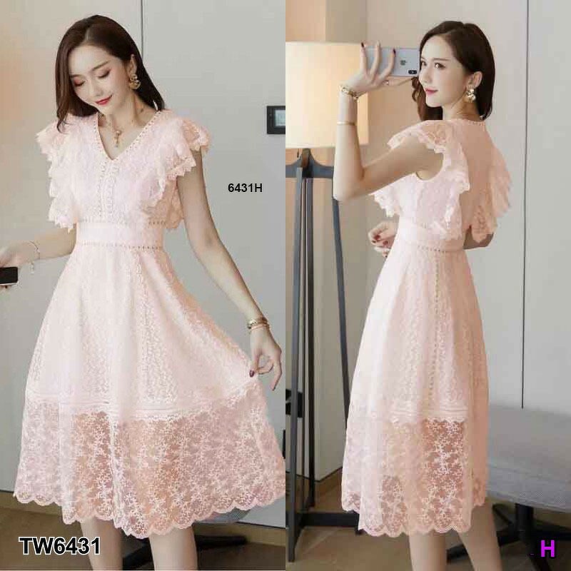 kudapy แม็กซี่เดรสคอวีช่วงแขนแต่งระบาย ช่วงเอว ผ้าลูกไม้ลายสวย