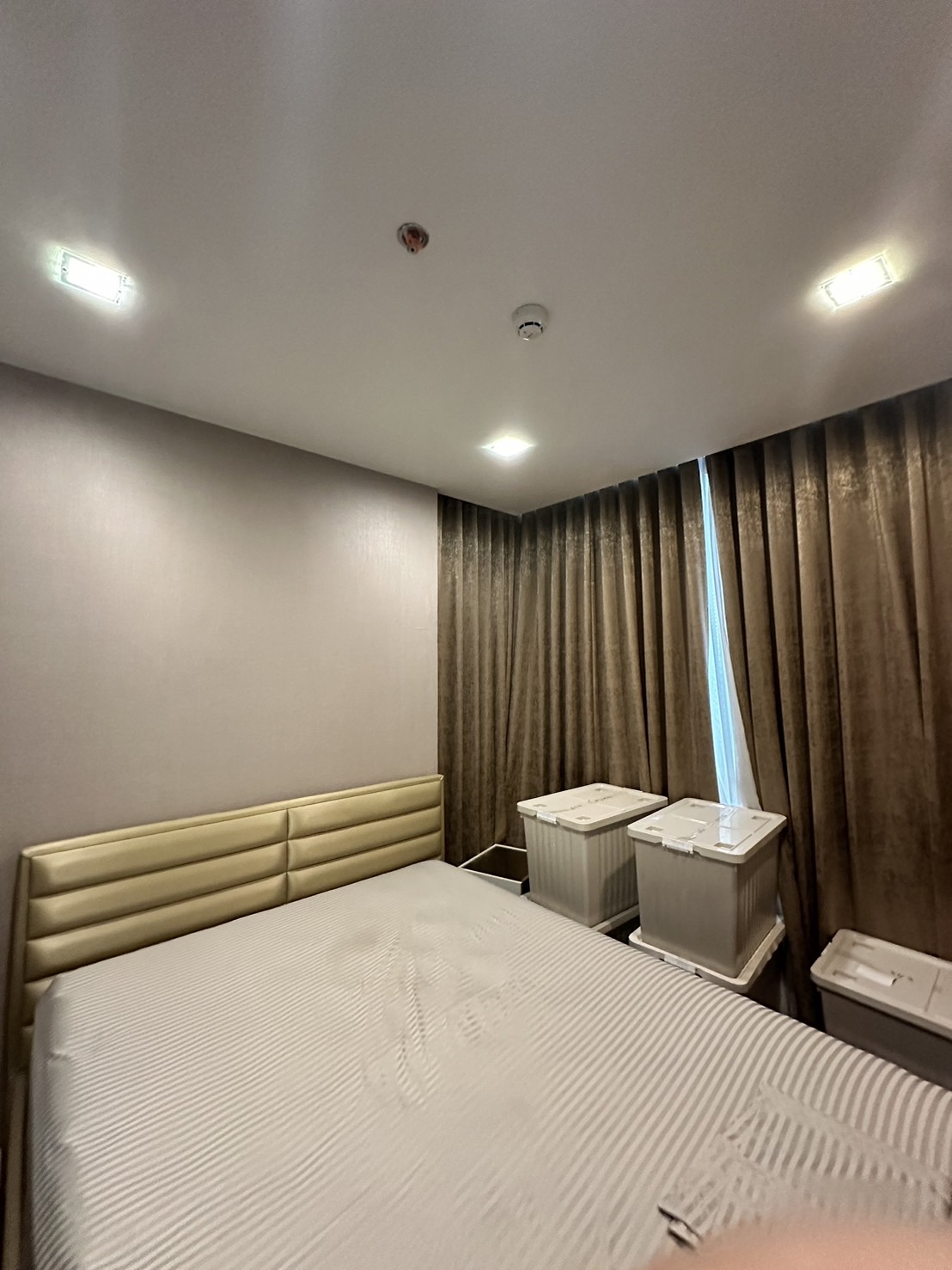 สนใจชมห้องติดต่อได้เลย Line ID: Smile-easy ปล่อยเช่าคอนโด เดอะ เมโทรโพลิส สำโรง อินเตอร์เชนจ์ (The Metropolis Samrong Interchange) - 3ห้องนอน 3ห้องน้ำ 1ห้องนั่งเล่น - ใกล้ BTS สำโรง - ขนาดห้อง 146 ตรม. ชั้น 30