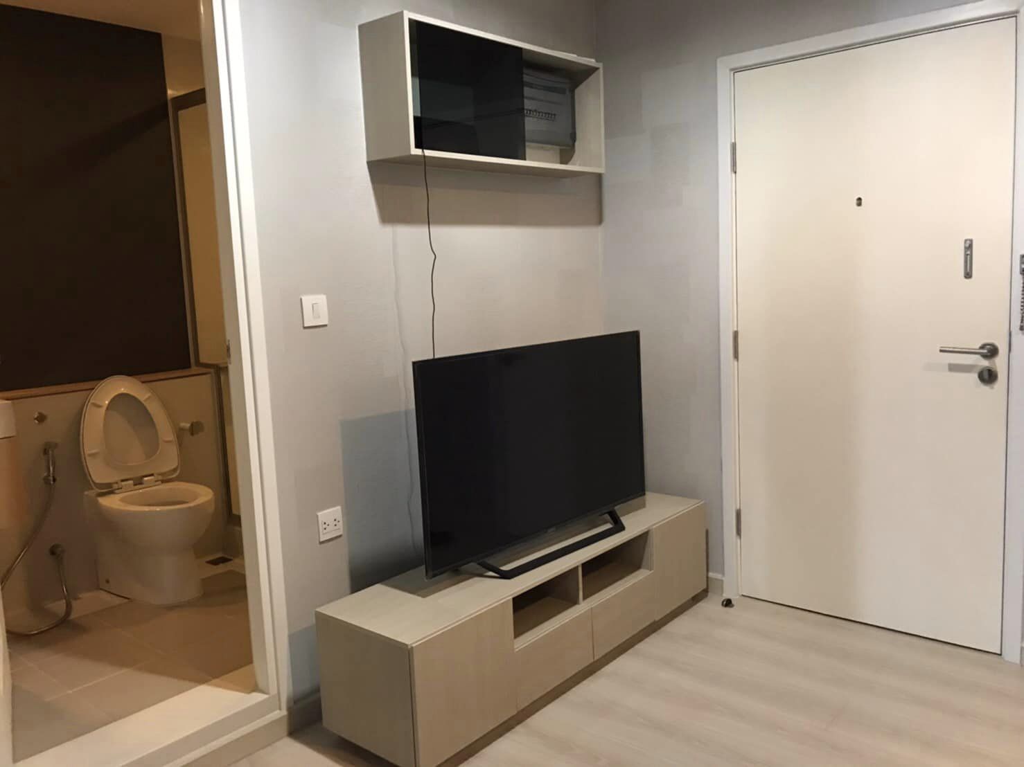 ให้เช่าคอนโด Skyline Rattanathibet (สกายไลน์ รัตนาธิเบศร์) - โซนพื้นที่ MRT แยกนนทบุรี - ห้องแบบ 1ห้องนอน 1ห้องน้ำ 1ครัวแยก - ขนาดห้อง 30 ตรม. ชั้น 18