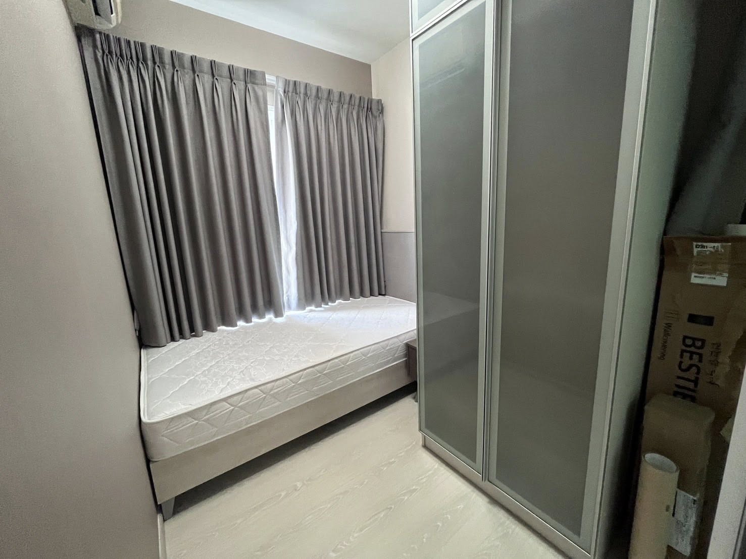 โซนพื้นที่ MRT ห้วยขวาง จอดรถได้ 2 คัน ให้เช่าห้องแบบ 2ห้องนอน 1ห้องน้ำ 1ครัวปิด คอนโด Chapter One ECO Ratchada-Huaikwang (แชปเตอร์วัน อีโค รัชดา-ห้วยขวาง) High Rise ขนาดห้อง 44 ตรม. ชั้น 6