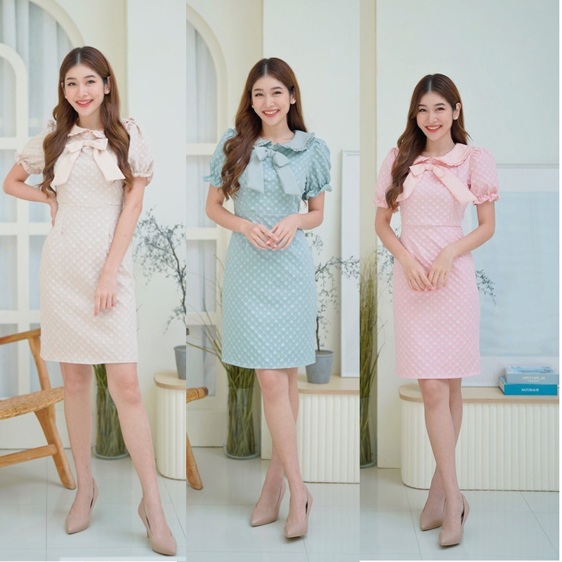 kudapy เดรสสั้นสีชมพู/สีเขียว/สีน้ำตาล ลายนูนมีโบว์กลางอก