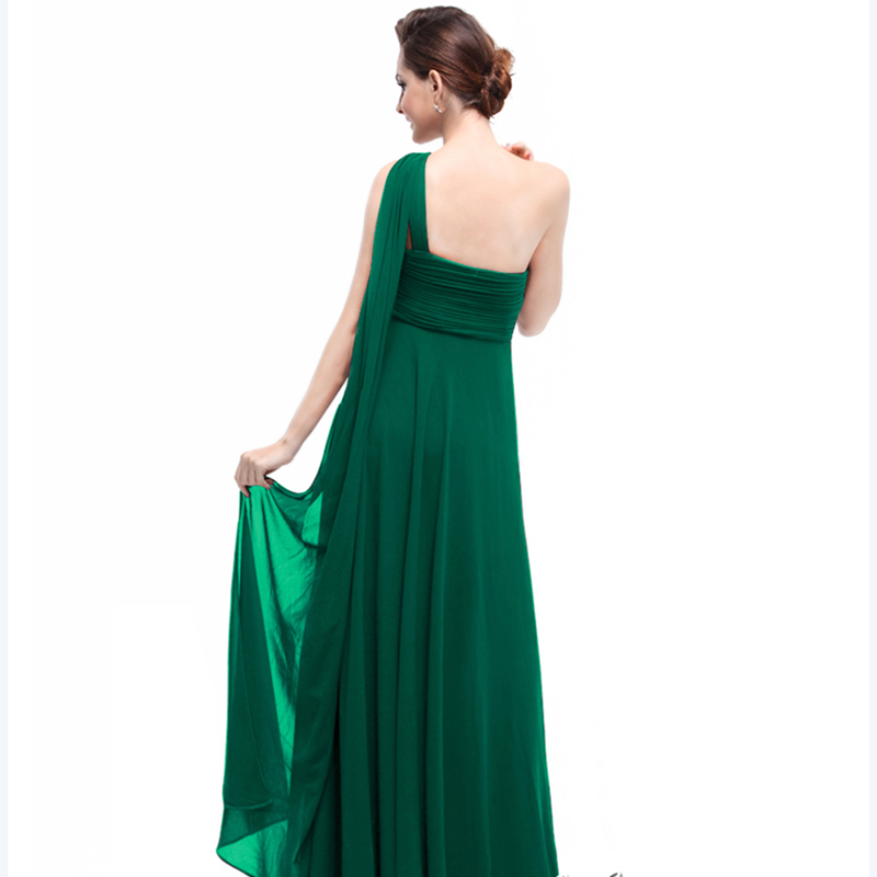 kudapy ชุดราตรียาวสีเขียว เกาะอก ไหล่เดียว ผ้าชีฟองจับเดรปไขว่ช่วงหน้าอก ทิ้งชายด้านหลัง