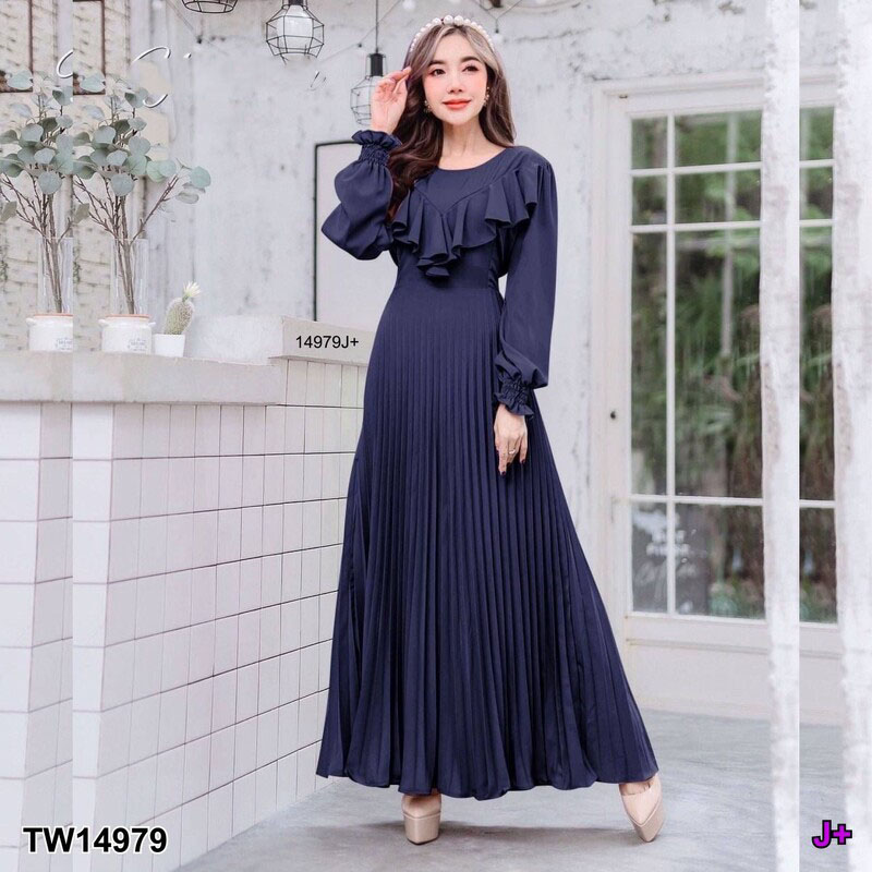 kudapy Maxi Dress เดรสยาวสีกรมท่า ชมพูอ่อน เขียว เทา แดง อัดพลีท เย็บแต่งระบายหน้าอก แขนยาวปลายแขนสม็อกยางยืด