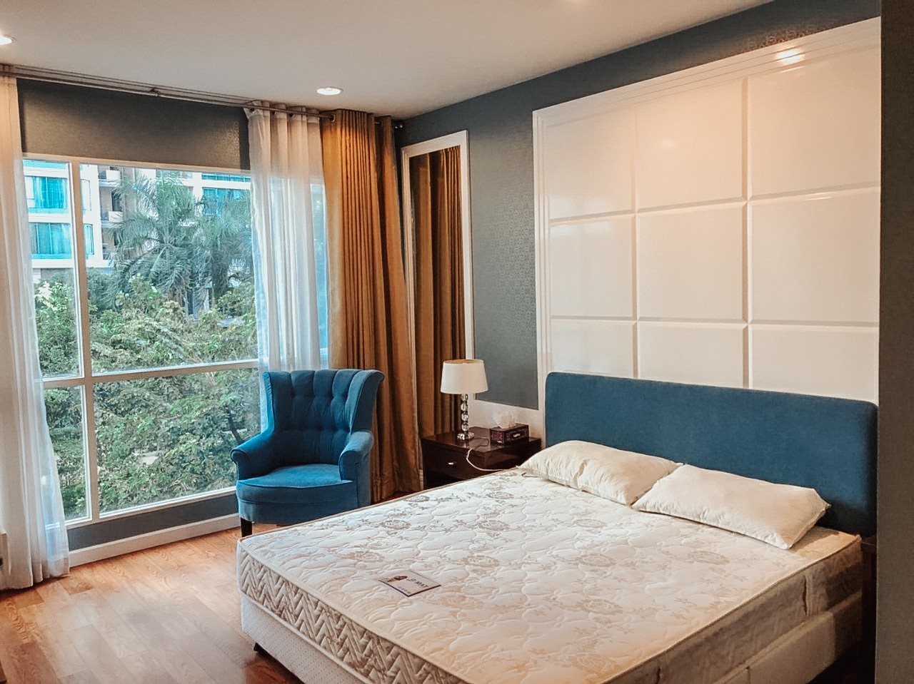 ขายห้องตกแต่งสวย build-in เฟอร์นิเจอร์และเครื่องใช้ไฟฟ้าครบ สอบถามแอด Line ID : Smile-easy ที่ The Address Chidlom (ดิ แอดเดรส ชิดลม)