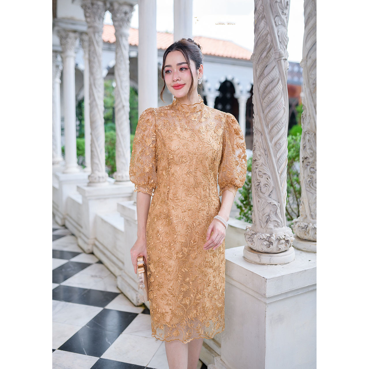 kudapy เดรสสั้นสีเหลืองทอง/สีโอรส ทรงสวยหรูหรา เดรสสไตล์กูตูร์ สวยสง่า ผ้าลูกไม้ใยบวบแต่งเลื่อมทั้งชุด งานผ้าสวยลายดอกชัด