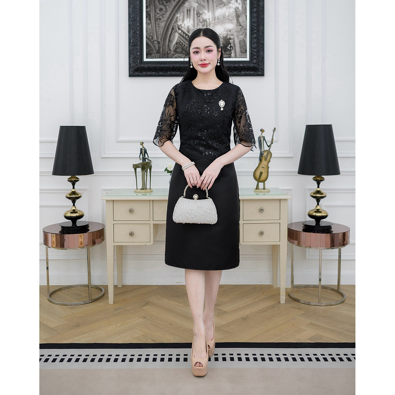 kudapy เดรสผ้าไหมแต่งลูกไม้ช่วงบนดีไซน์แขนยาวทรงสวยสุภาพ แต่งกระดุมด้านหน้าเรียงตัวสวย/เดรสผ้าไหมช่วงบนดีไซน์เย็บคลุมด้วยลูกไม้ซีทรูปักลายดอกไม้สวยหวาน