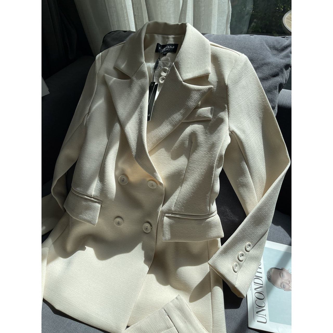 kudapy เซ็ทสูท ผ้าทอชนิดพิเศษ ยับยาก อัดกาวทั้งชุด เสื้อสูททรงทันสมัยออกออกแบบให้มีทรงยาวเข้ารูป