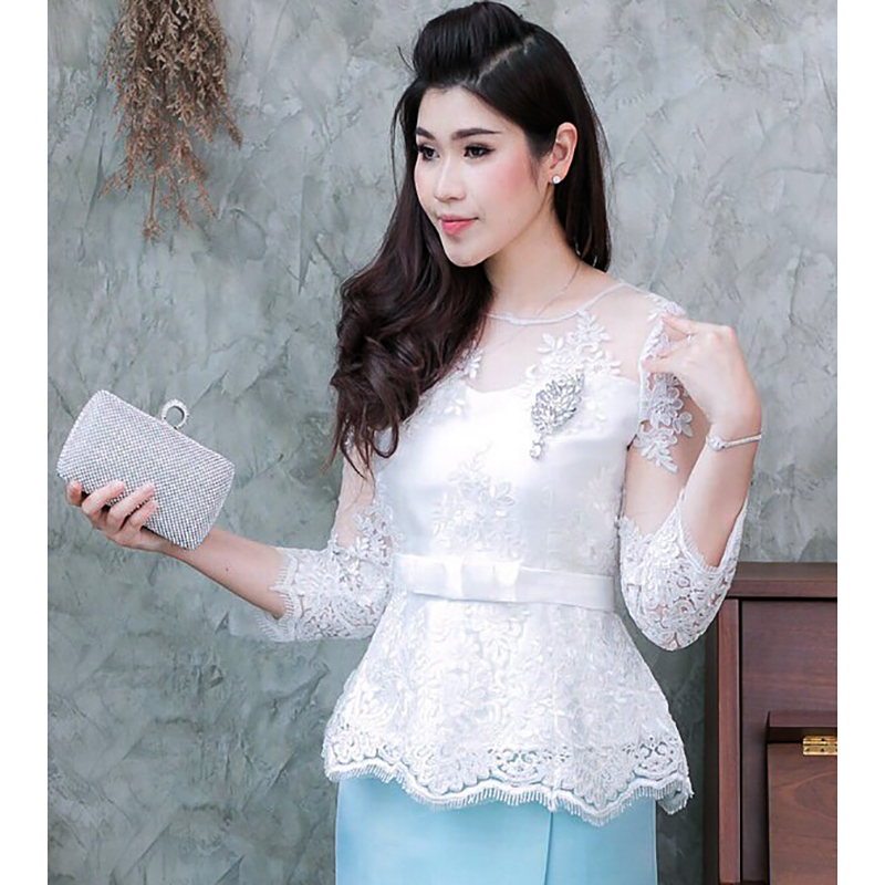 kudapy เสื้อลูกไม้สีขาวคอกลม ช่วงบนแต่งลูกไม้ซีทรู งานสวยมาก รับรองไม่ผิดหวังค่ะ
