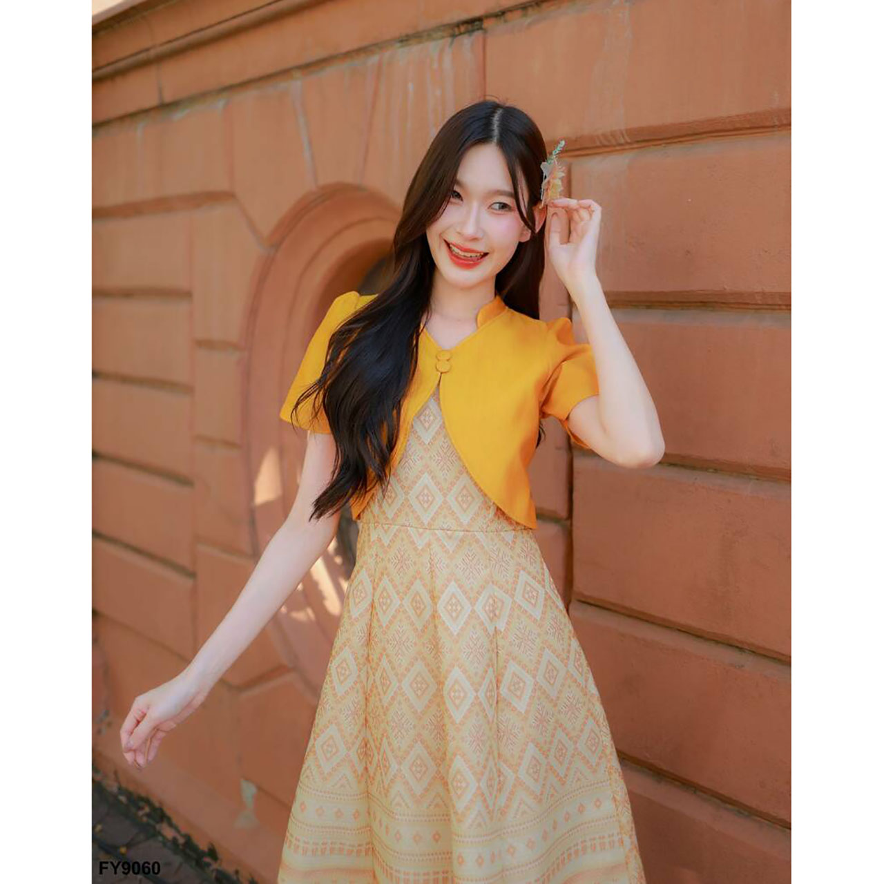 kudapy เดรสสั้นสีเหลือง ผ้าไทยทอลายทรงกั๊กคอจีน