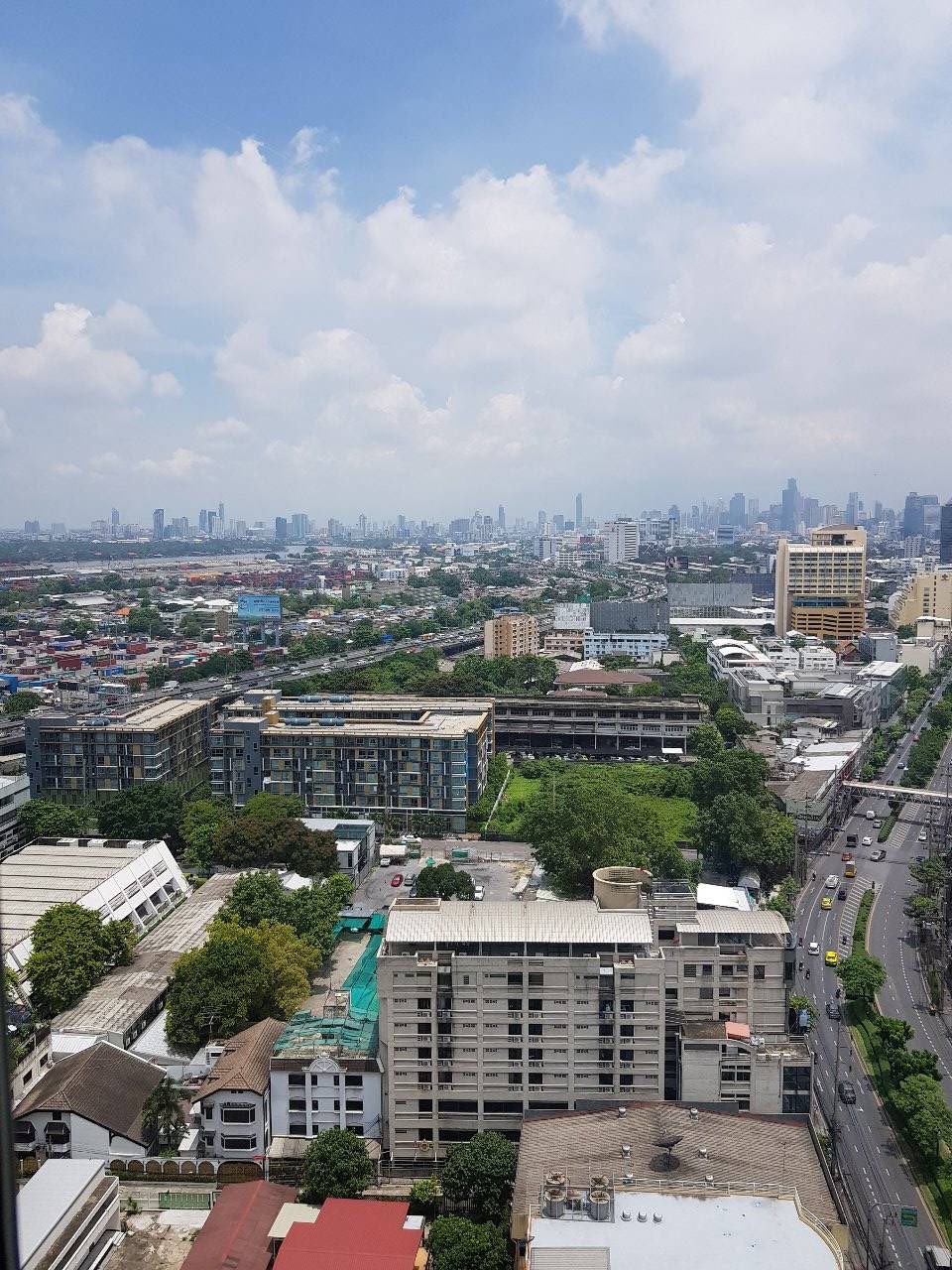 ให้เช่าคอนโด Lumpini Place Rama 4 - Kluaynamthai (ลุมพินี เพลส พระราม 4 - กล้วยน้ำไท) High Rise โซนพื้นที่ BTS เอกมัย ห้องแบบ 1ห้องนอน 1ห้องน้ำ ขนาดห้อง 28.62 ตรม. ชั้น 25