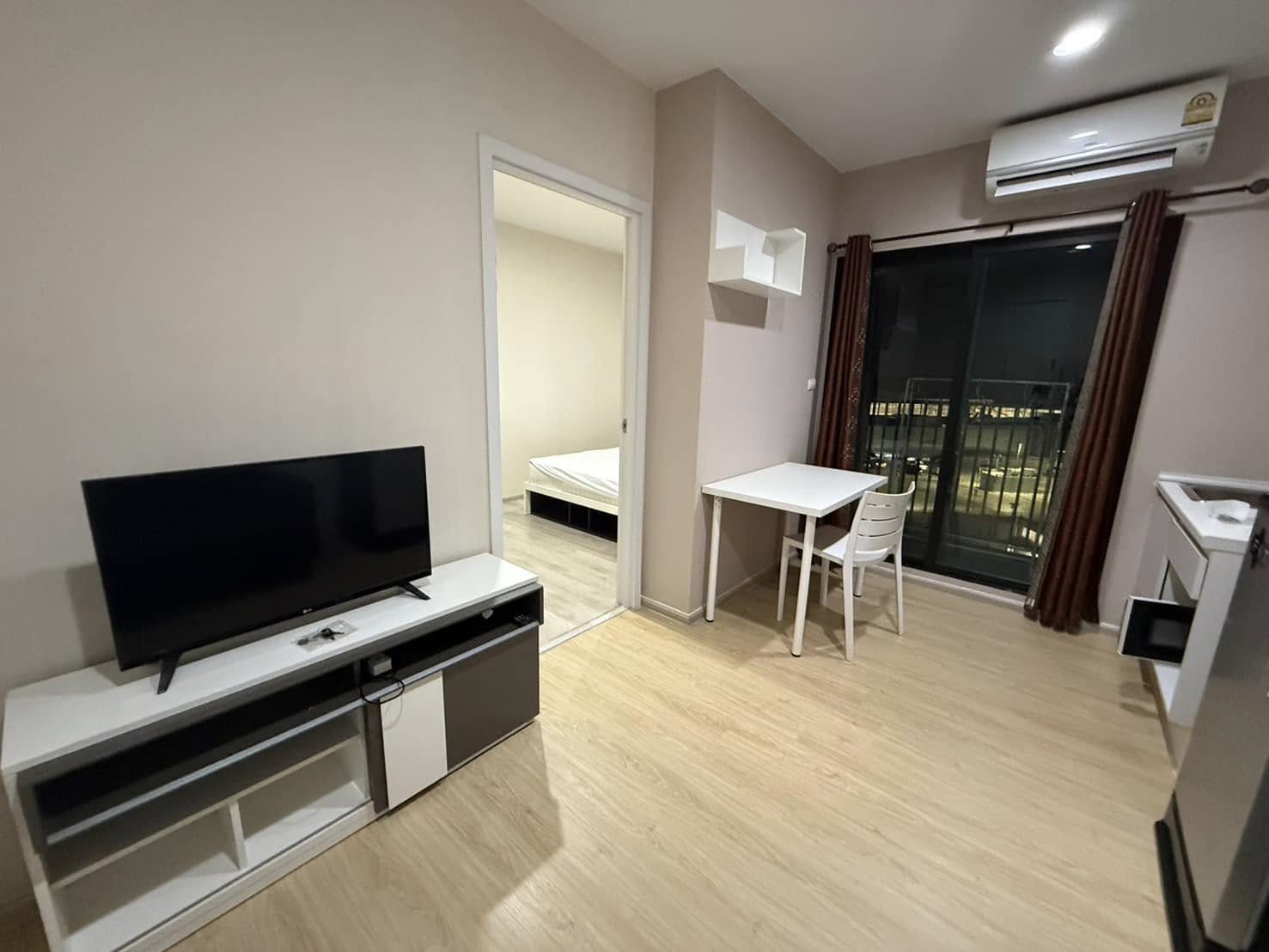 ให้เช่าห้องแบบ 1ห้องนอน 1ห้องน้ำ โซนพื้นที่ MRT ตลาดบางใหญ่ คอนโด Plum Condo Central Station (พลัม คอนโด เซ็นทรัล สเตชั่น) ขนาดห้อง 24 ตรม. ชั้น 11 เฟส 1