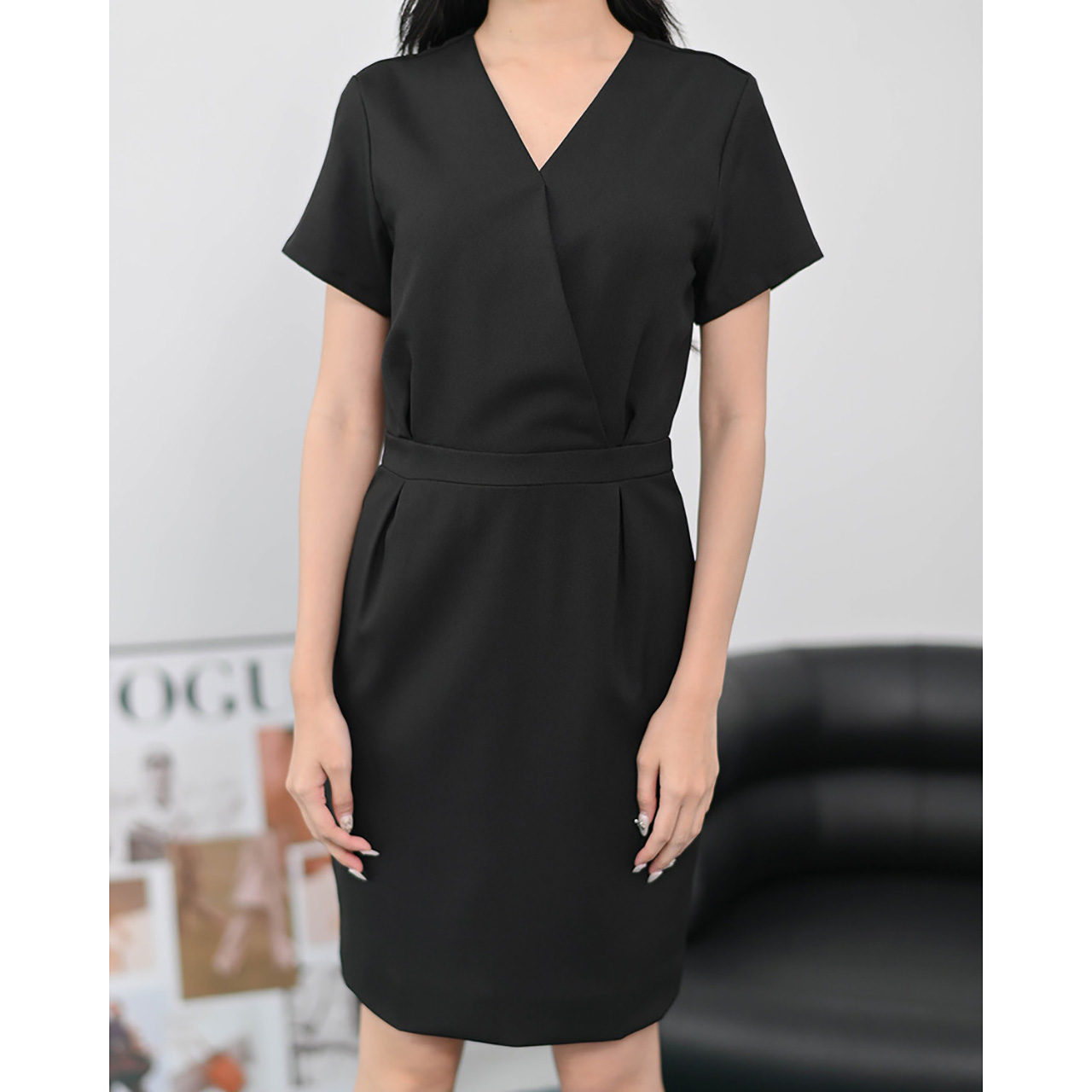 kudapy เดรสสั้นสีกกรม/สีเบจ/สีแดงเข้ม/สีน้ำตาลเทาหม่น ทรงสอบ ดีไซน์จีบทวิสที่เอว