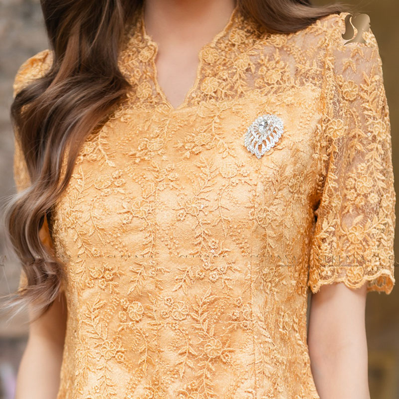 kudapy เซ็ทเสื้อลูกไม้คอวี แขนสั้นสีเขียว/สีเหลืองทอง/สีชมพู+ผ้าถุงผ้าไหมสวยดูดี ใส่ออกงาน งานเสื้อพรีเมี่ยมสุดๆ