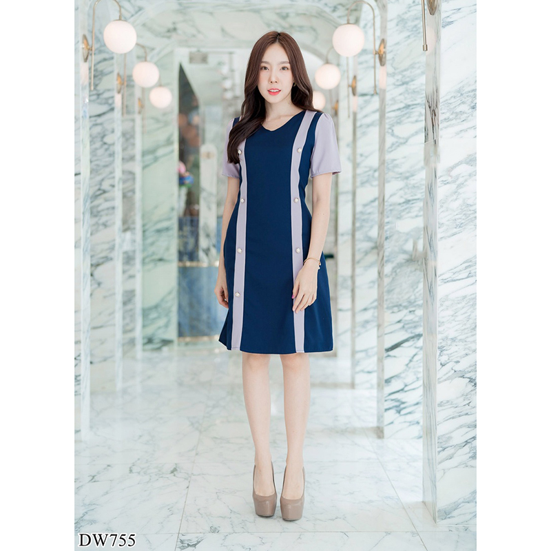 kudapy เดรสสั้นสีเขียว/สีชมพู/สีกรม คอวีแต่งกระดุมยาว 2 ข้างดูดี ใส่สบาย