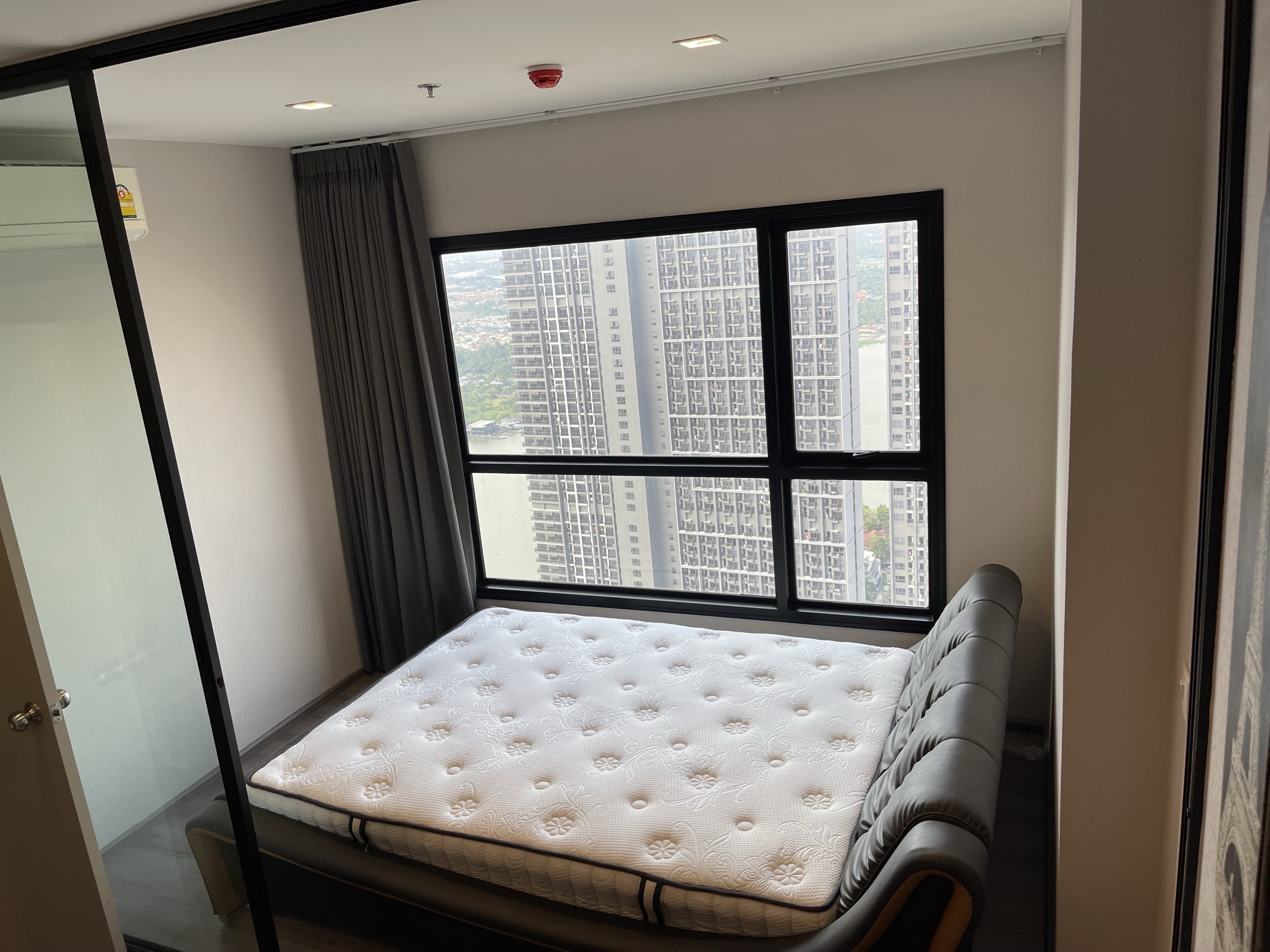 ให้เช่าห้องใหม่มือ1 คอนโด The Politan Rive (เดอะ โพลิแทน รีฟ) โซนพื้นที่ MRT พระนั่งเกล้า ห้องแบบ 1ห้องนอน / 1ห้องน้ำ / โซนครัวปิด