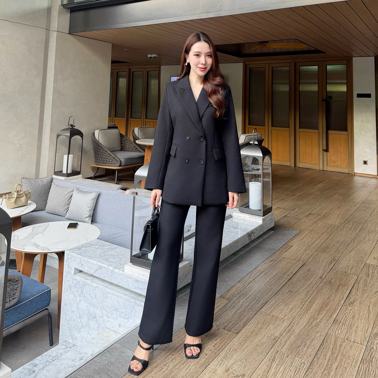 kudapy เซ็ทสูท ผ้าทอชนิดพิเศษ ยับยาก อัดกาวทั้งชุด เสื้อสูททรงทันสมัยออกออกแบบให้มีทรงยาวเข้ารูป