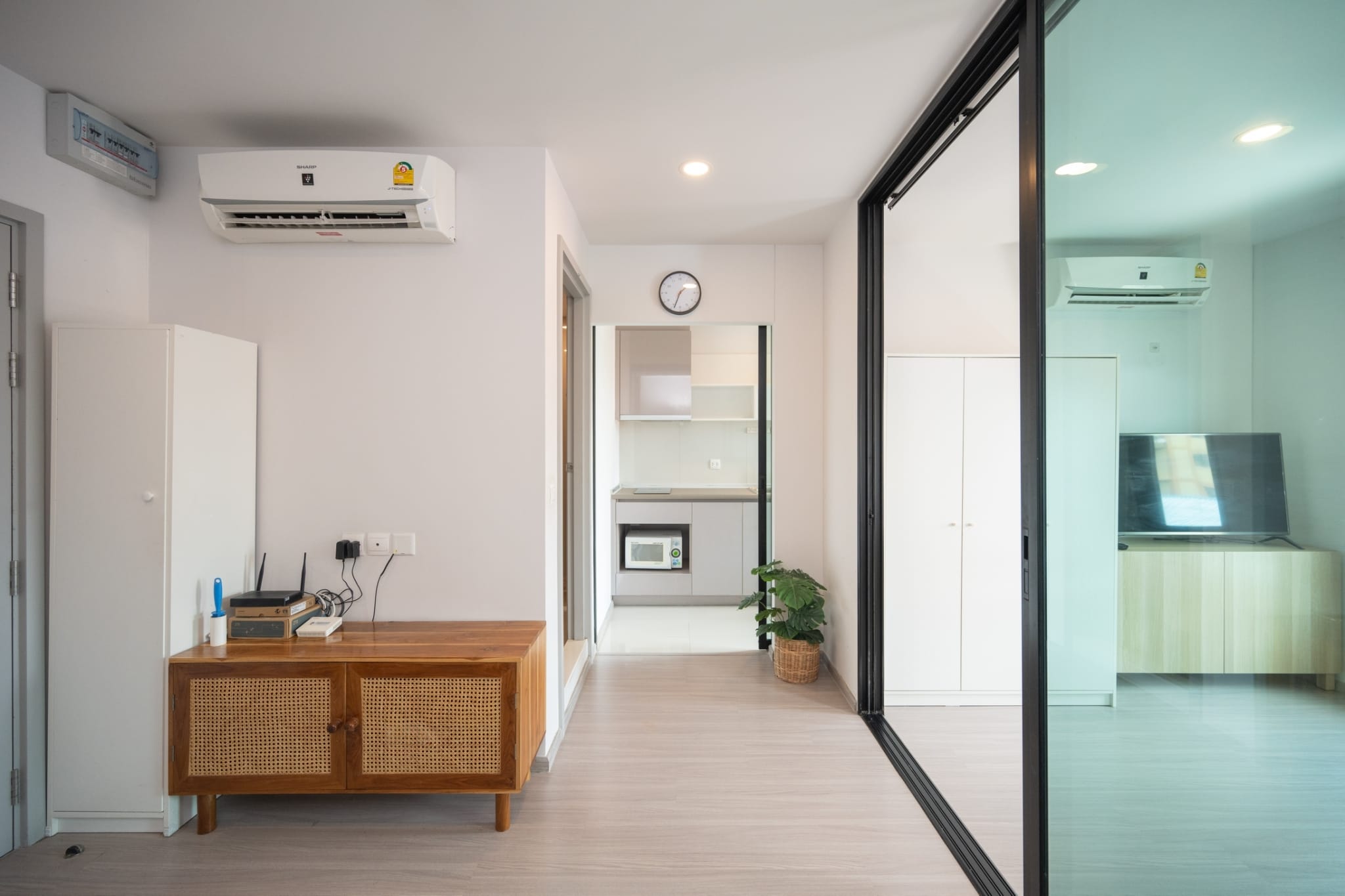 ปล่อยเช่าคอนโด Aspire Asoke - Ratchada (แอสปาย อโศก - รัชดา) รัชดาซอย3 - 1ห้องนอน 1ห้องน้ำ 1ห้องนั่งเล่น 1ห้องครัว - ใกล้ MRT พระราม 9 - ขนาดห้อง 30 ตรม. ชั้น 5 ตึก B