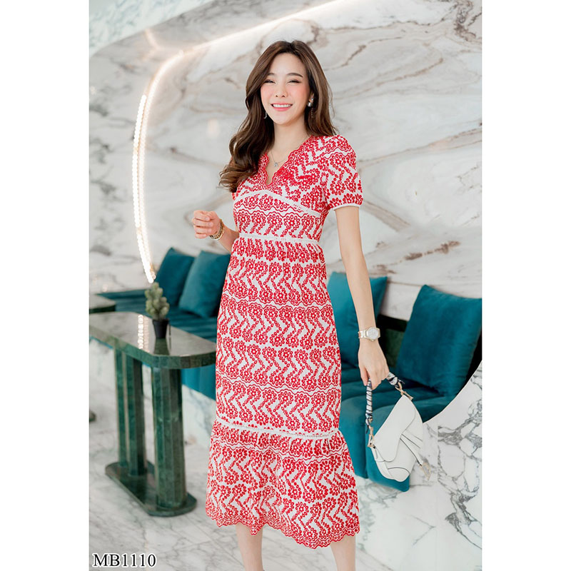 kudapy เดรสยาวสีแดง/สีกรม/สีขาว คอวีผ้าลูกไม้ ใส่สบายสวยดูดี