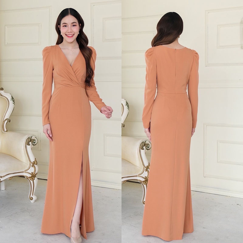 kudapy ดรสยาวสีคาราเมล/สีเขียวพิตาชิโอ้/สีครีมนู้ด/สีชมพู/สีดำ จับจีบเอว อกไขว้วี แต่งแขนตุ๊กตาทรงแขนยาว กระโปรงทรงสอบ ผ่าหน้า