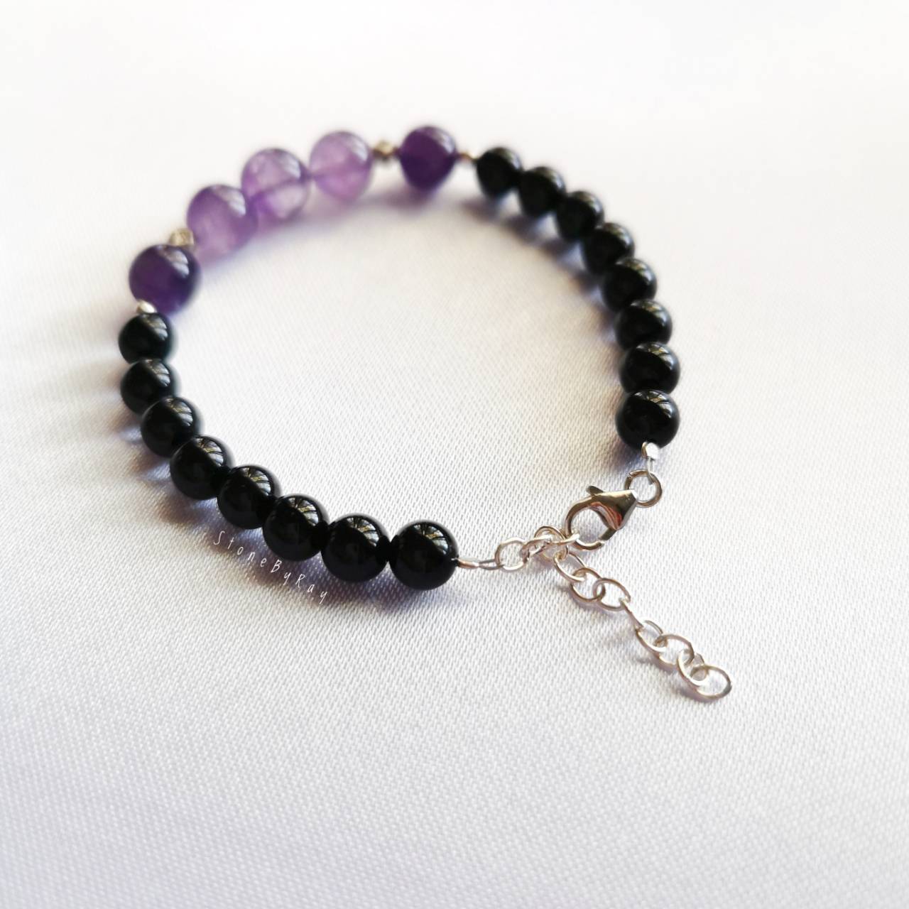 สร้อยข้อมือหินอเมทิสต์ร้อยกับหินออนิค Amethyst+Onyx