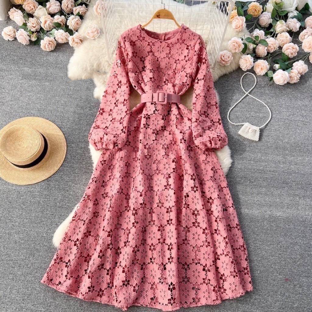 kudapy เดรสลูกไม้แขนยาว+เข็มขัด สีกรมท่า สีขาว สีเหลือง สีชมพู เดรสลายดอกไม้ลายชัดแน่นสวย ซิปยาวซ่อนด้านหลัง