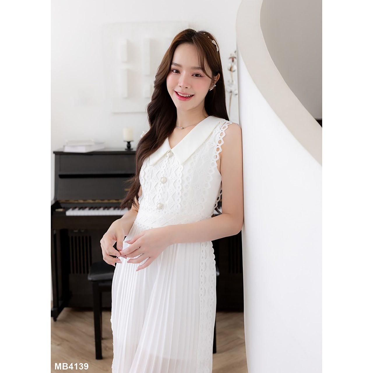 kudapy จั้มสูทขายาวสีชมพู/สีขาว กางเกงอัดพีช ลูกไม้สวย แขนกุด คอปก ใส่สบาย