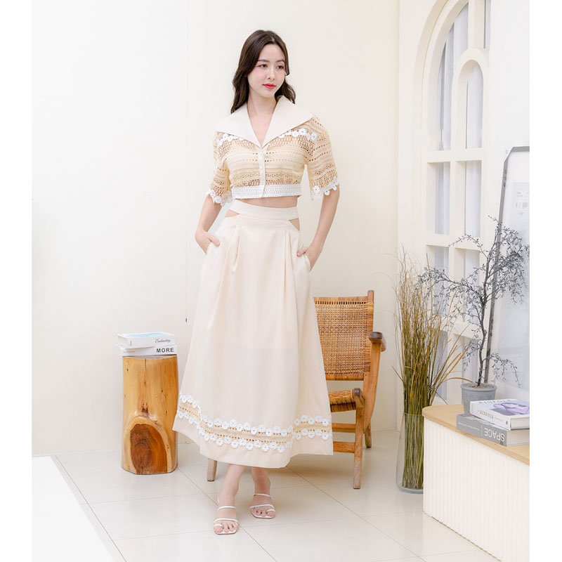 kudapy ชุด Set เสื้อครอป + กระโปรงยาวสีครีม บอกเลยว่าห้ามพลาดน้าา รุ่นนี้ใส่แบบชิคๆ ไปคาเฟ่ ไปเที่ยว ได้หลายลุคเลย