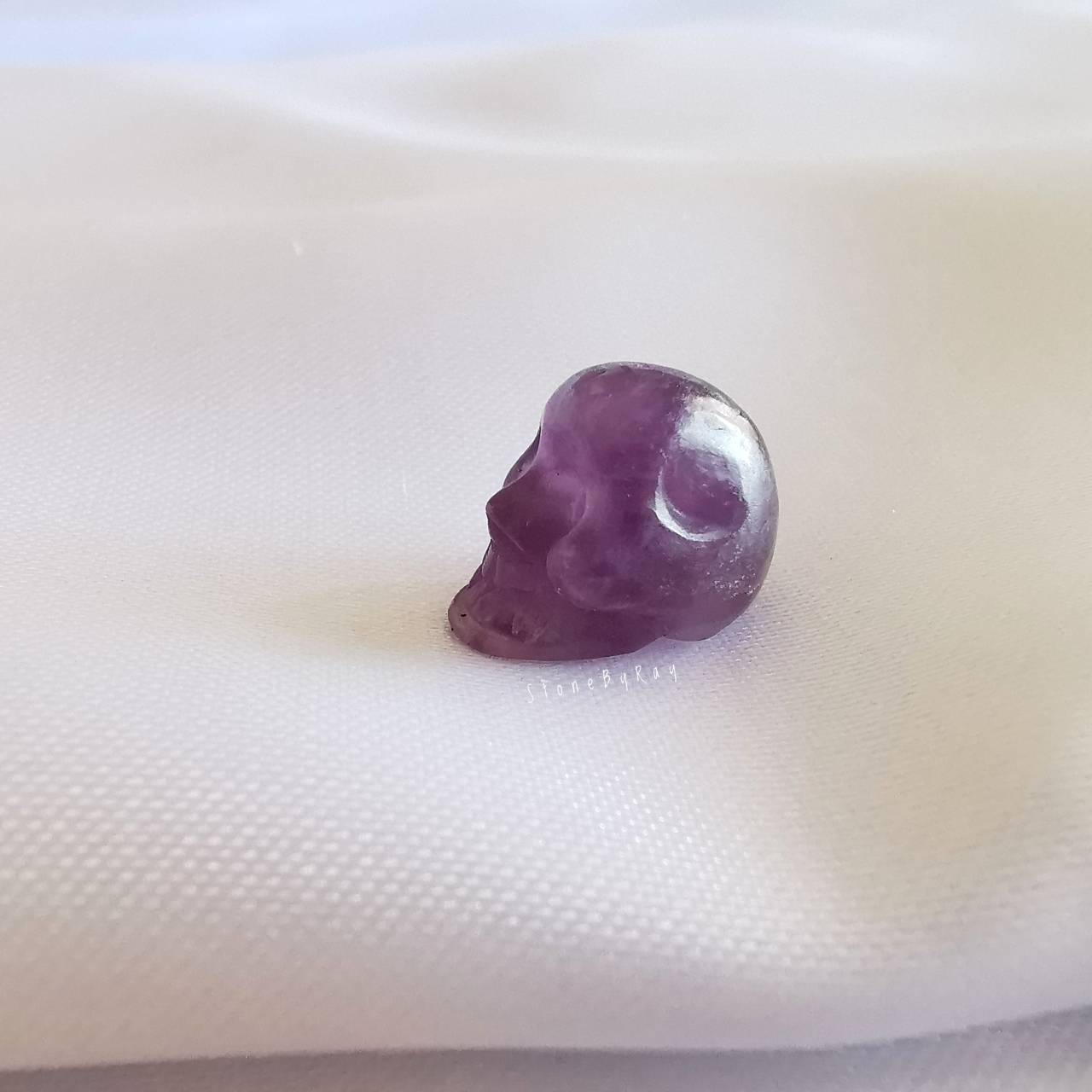 หินอเมทิสต์แกะสลักรูปหัวกะโหลก Amethyst