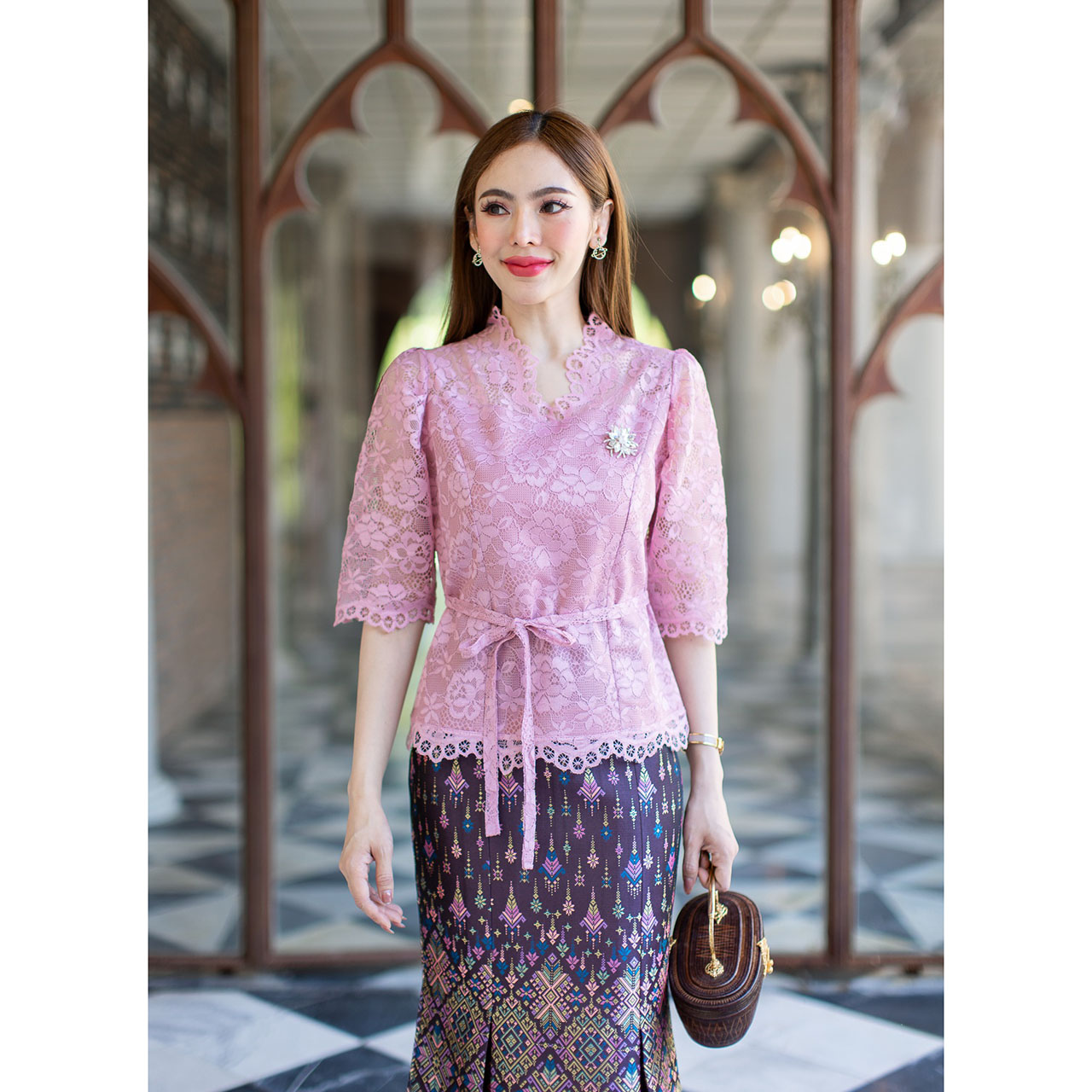 kudapy เสื้อลูกไม้เข้าใหม่ งานเนี๊ยบ ตัดเย็บสวยเรียบร้อย เนื้อผ้าเกรดพรีเมี่ยม อัดกาวทั้งตัว (เฉพาะเสื้อ)