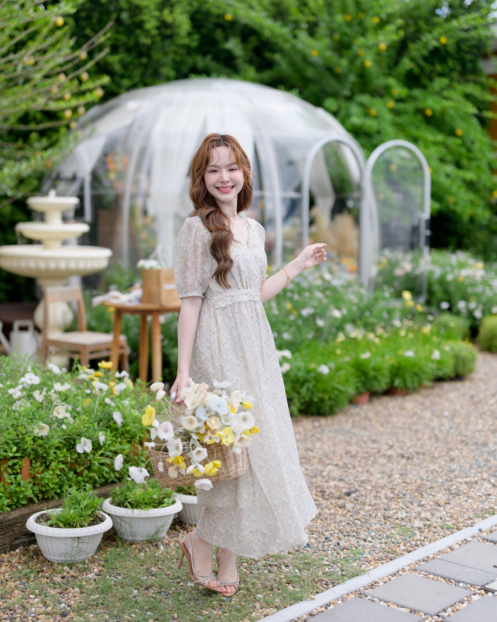 kudapy เดรสยาวดีไซน์หวานละมุนมีกลิ่นอายของความวินเทจ ลายพริ้นท์ดอกไม้เล็กๆ เหมือนวิ่งเล่นในทุ่งดอกไม้