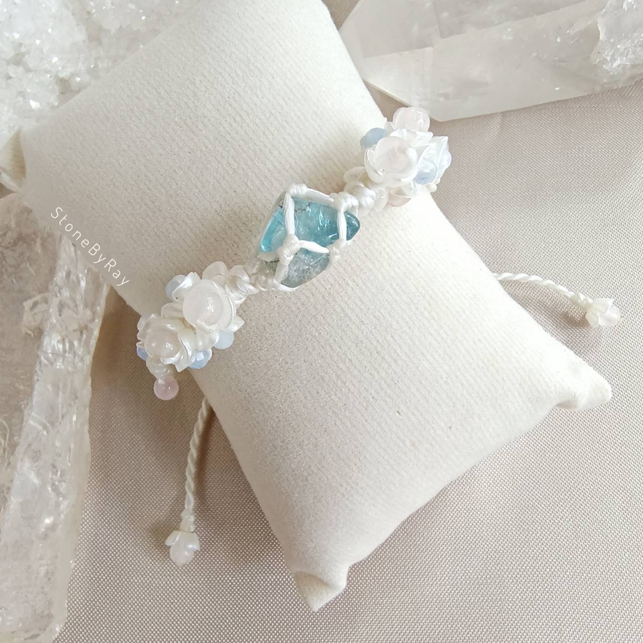 สร้อยข้อมือเชือกถักหินบลูอพาไทต์ Blue Apatite