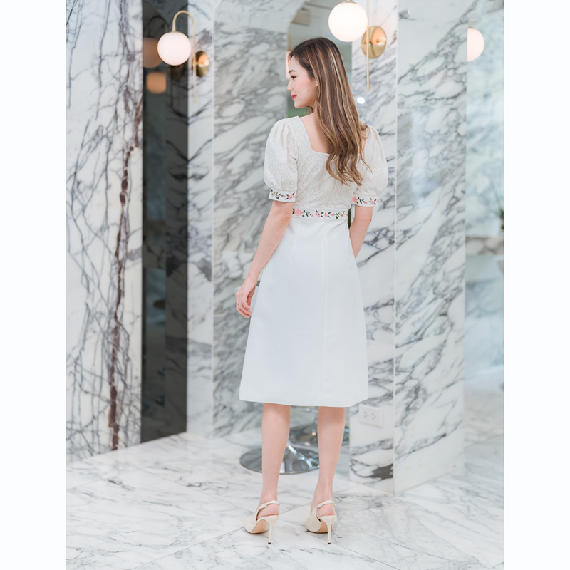 kudapy เดรสสั้นสี/ขาว/สีชมพู คอเหลี่ยม ทรงดินสอผ่าหลังลายดอกไม้