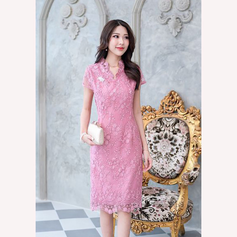 kudapy เดรสลูกไม้คัดเกรดผ้าจริง ตัวเดรสเป็นทรงแขนสั้น ทรงสวยตีเกร็ดเข้ารูปหน้าหลัง ชายกระโปรงเป็นลายเชิงลูกไม้