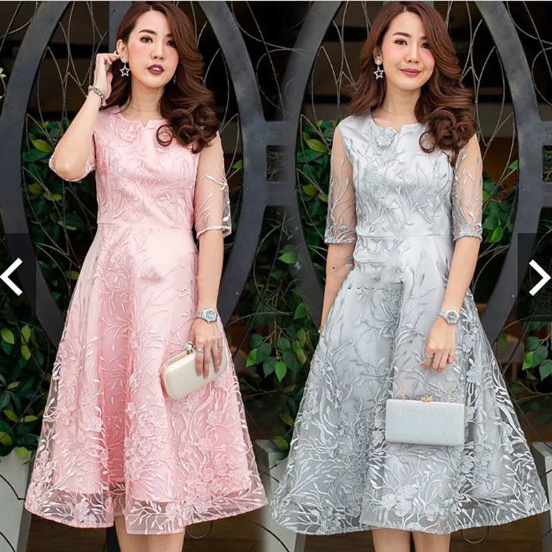 kudapy เดรสลูกไม้สีเทา/สีชมพู แขนสามส่วน มีซับในในตัว ซิบซ่อนด้านหลัง เนื้อผ้าไม่ยืด