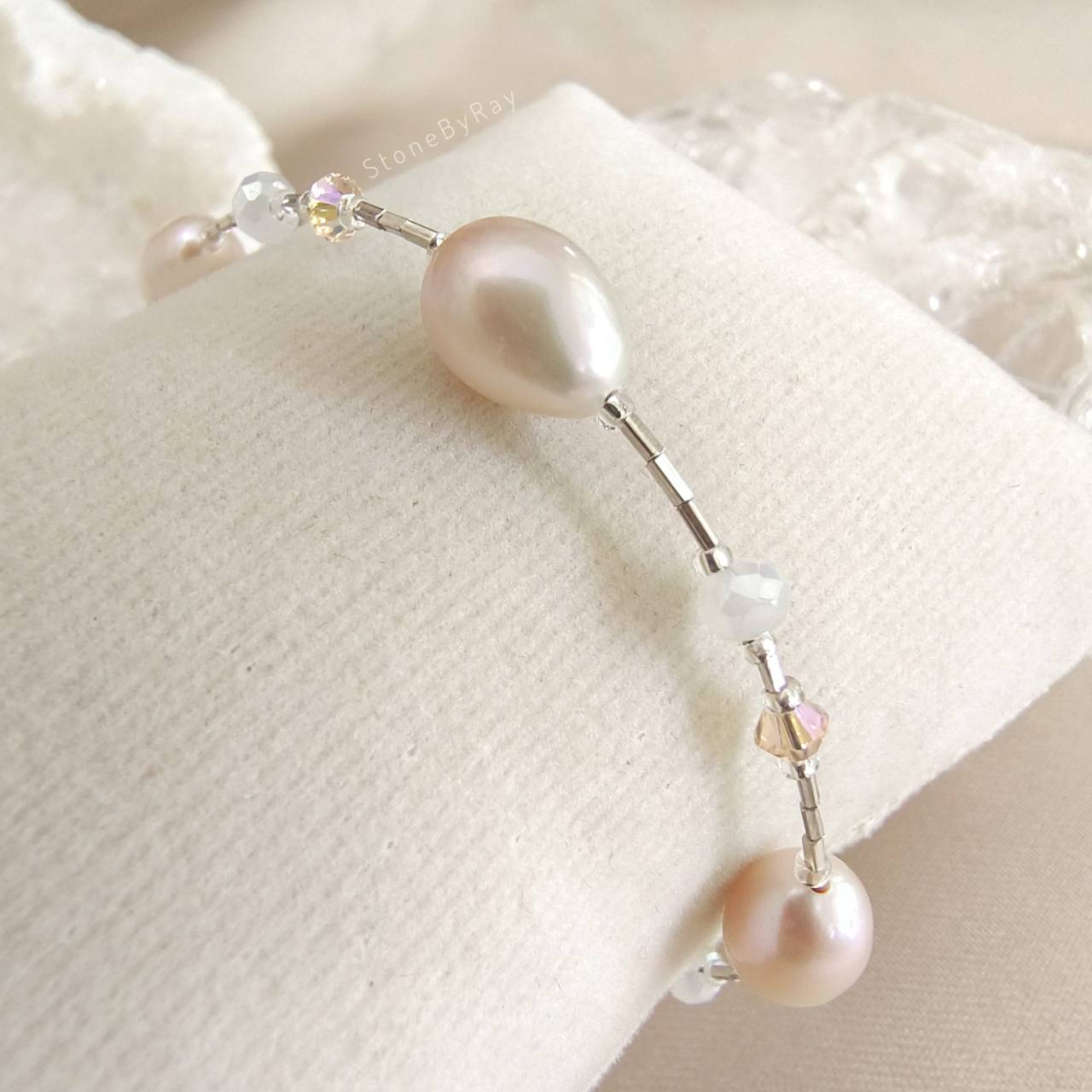 สร้อยข้อมือเงินไข่มุกสีโอรส Pearl