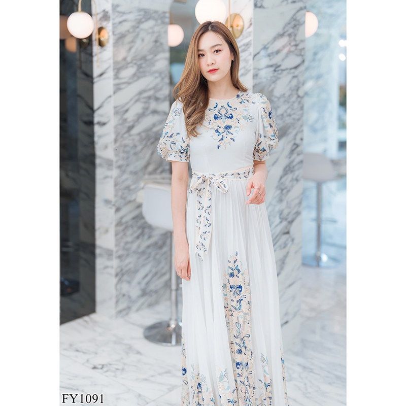 kudapy เดรสยาวสีชมพู/สีขาว กระโปรงอัดพลีทผ้าซาติน+เชือก