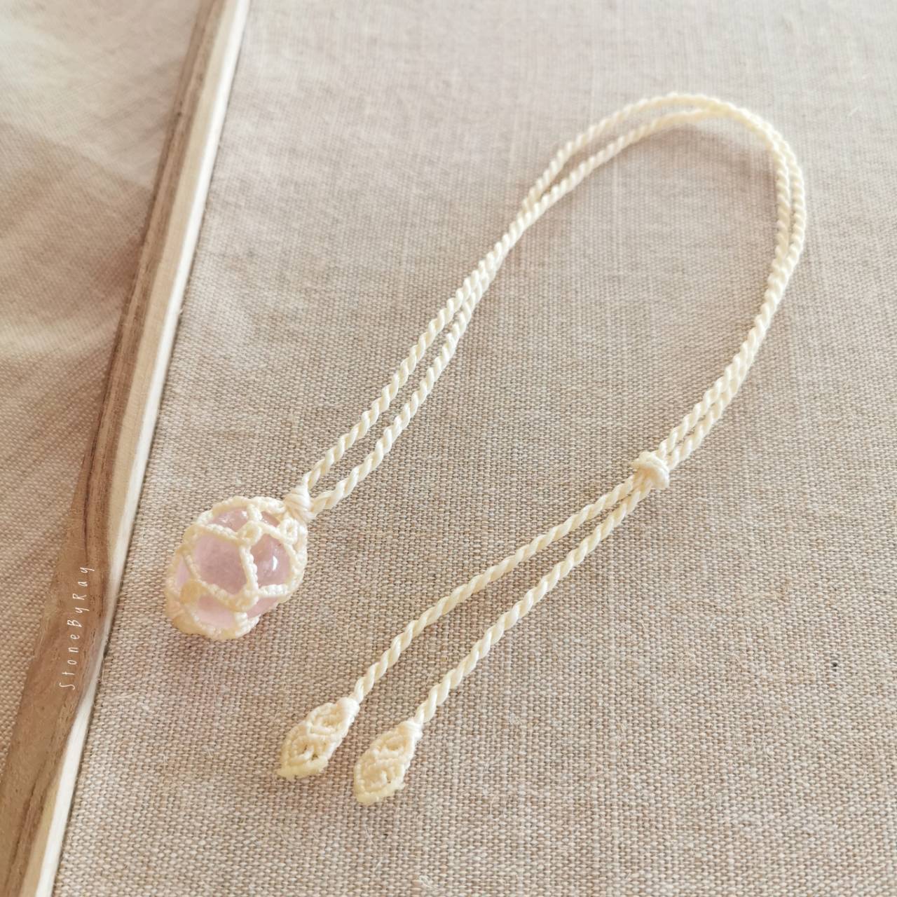 สร้อยคอเชือกถักจี้หินโรสควอตซ์ Rose Quartz
