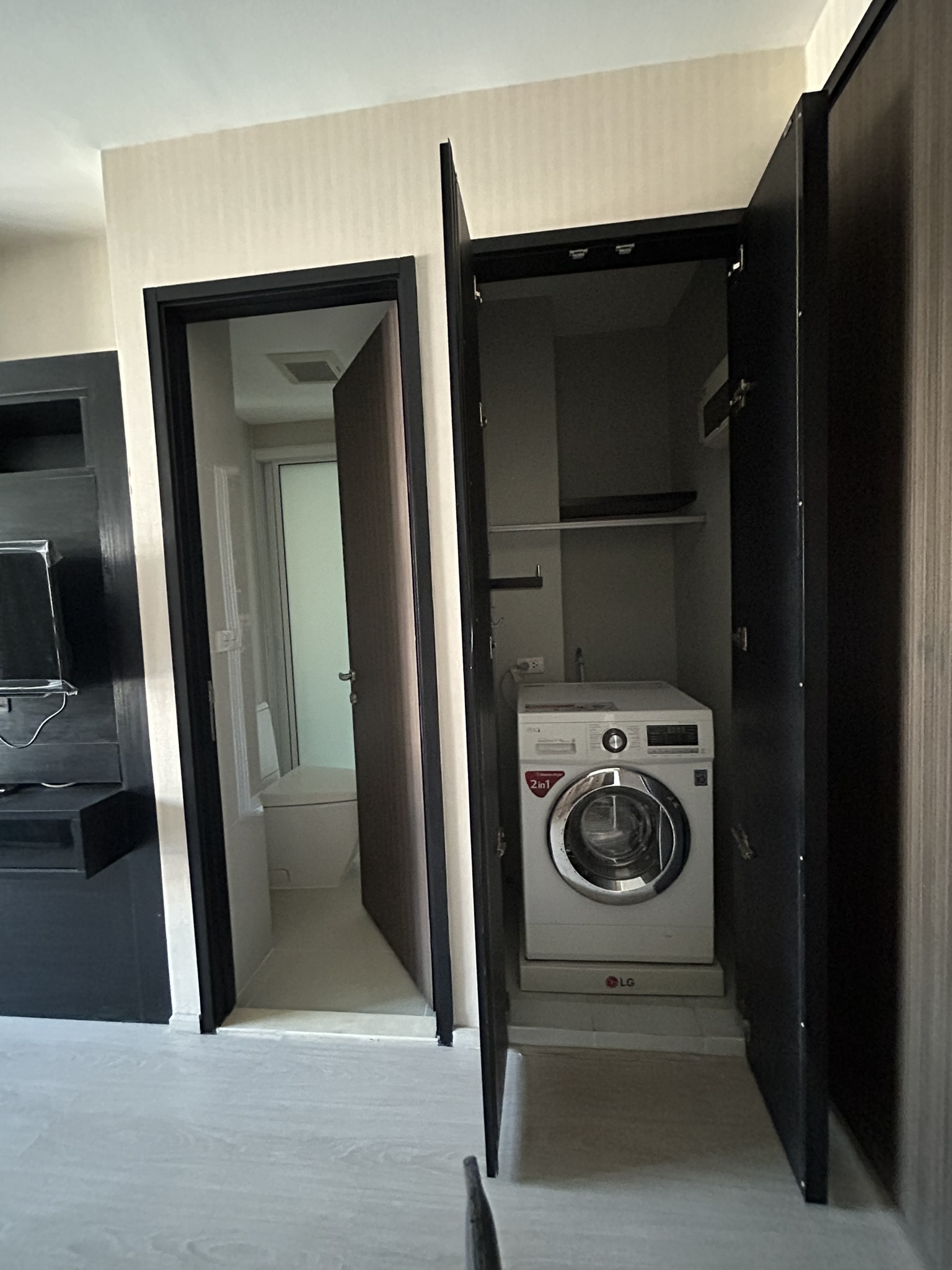 ปล่อยเช่า Rhythm Sukhumvit 44/1 (ริทึ่ม สุขุมวิท 44/1) - โซนพื้นที่ BTS พระโขนง 1ห้องนอน 1ห้องน้ำ - ขนาดห้อง 35 ตรม. ชั้น 12 - ให้เช่า 24,000 ต่อเดือน