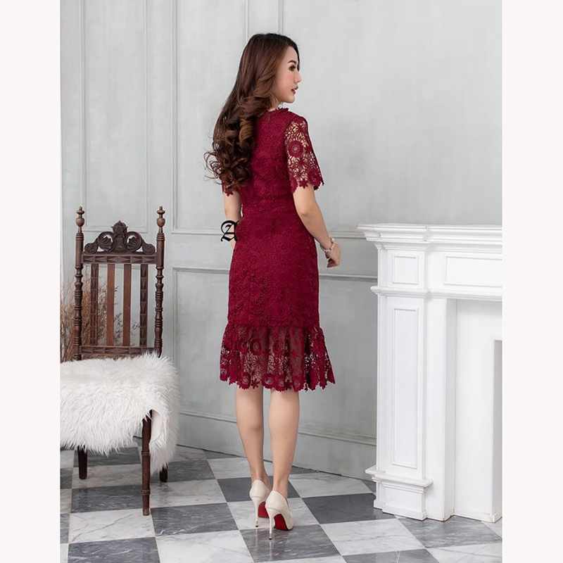 kudapy เดรสลูกไม้สีชมพู/แดงเข้ม แขนสั้น ระบายชายกระโปรง เนื้อผ้าลุกไม้ทอลายดอกไม้ สวยมากค่ะ มีซับในในตัวเนื้อดี