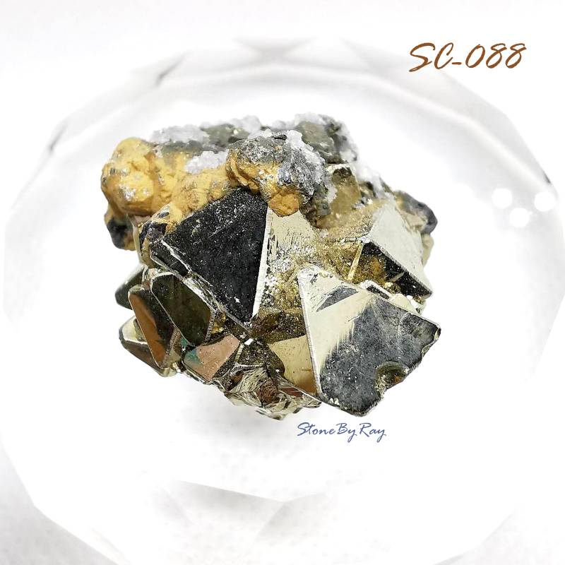 ไพไรต์ (Pyrite Octahedra Peru)