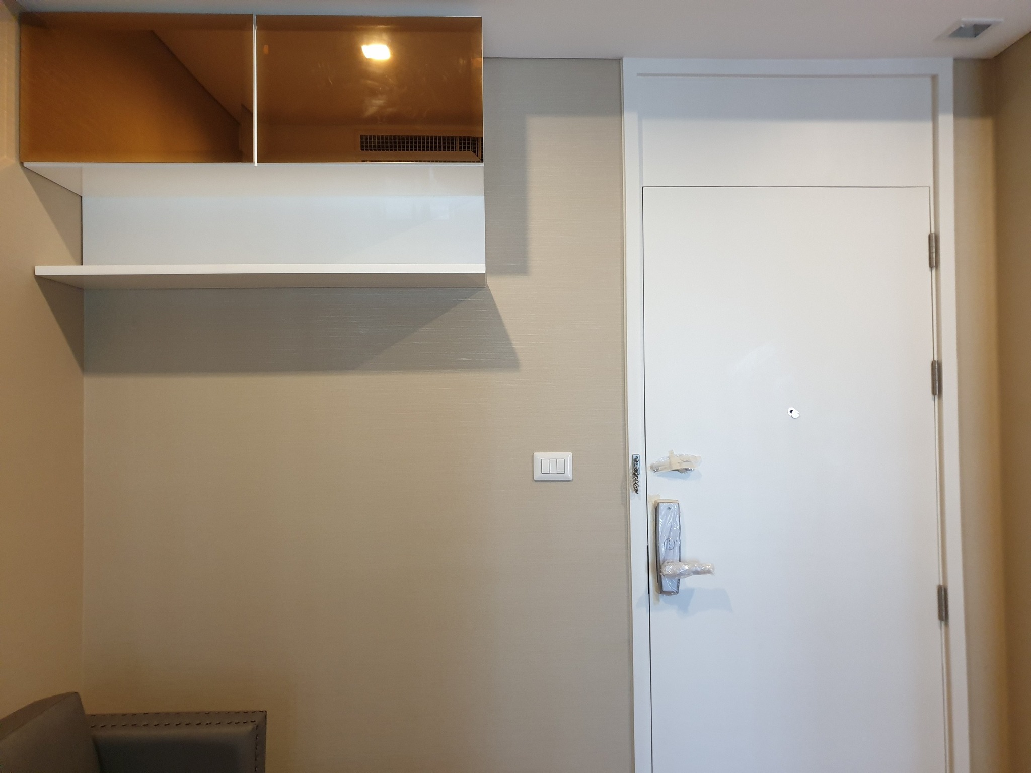 ให้เช่าคอนโด The Saint Residences (เดอะ เซนต์ เรสซิเดนซ์) โซนพื้นที่ BTS ห้าแยกลาดพร้าว ห้องแบบ 1ห้องนอน / 1ห้องน้ำ / โซนครัวปิด · ขนาดห้อง 31 ตรม. ชั้น 23