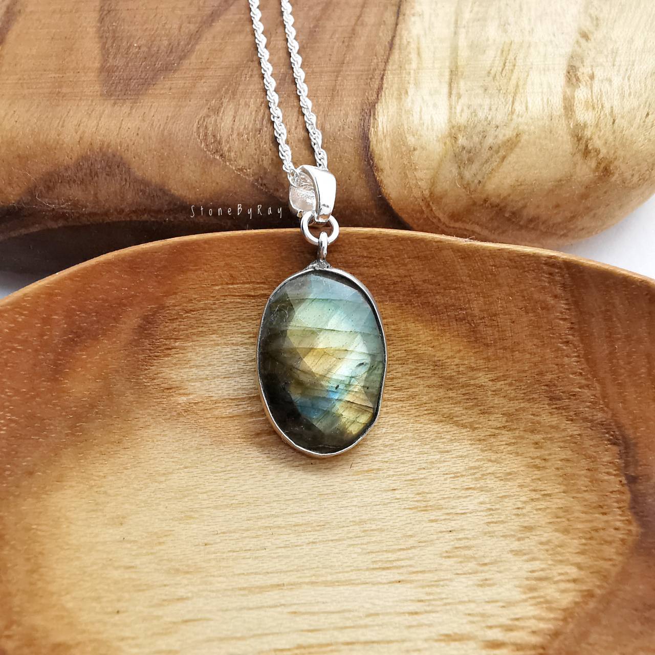 สร้อยคอเงินจี้หินลาบราโดไลท์เจียรเหลี่ยม Labradorite