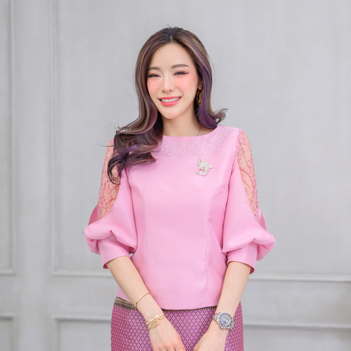 kudapy เซต2 ชิ้น เสื้อลูกไม้แขนยาวสีชมพู/สีแดง แขนพองยาวสามส่วน แต่งซีทรู ลูกไม้สามมิติ เอวเก็บทรงสวยมากค่ะ (ซื้อแยกชิ้นได้ค่ะ)