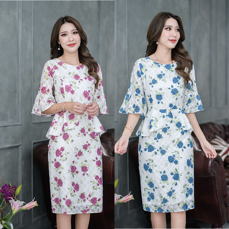 kudapy เดรสสั้นสีขาวดอกฟ้า/สีขาวดอกชมพูม่วง ลูกไม้เนื้อนิ่มพิมพ์ลายดอกไม้สวยคมชัด งานสไตล์หวานเนื้อผ้าใส่สบาย ช่วงแขนเป็นแขนศอกระบาย และชาวงเอวมีระบาย