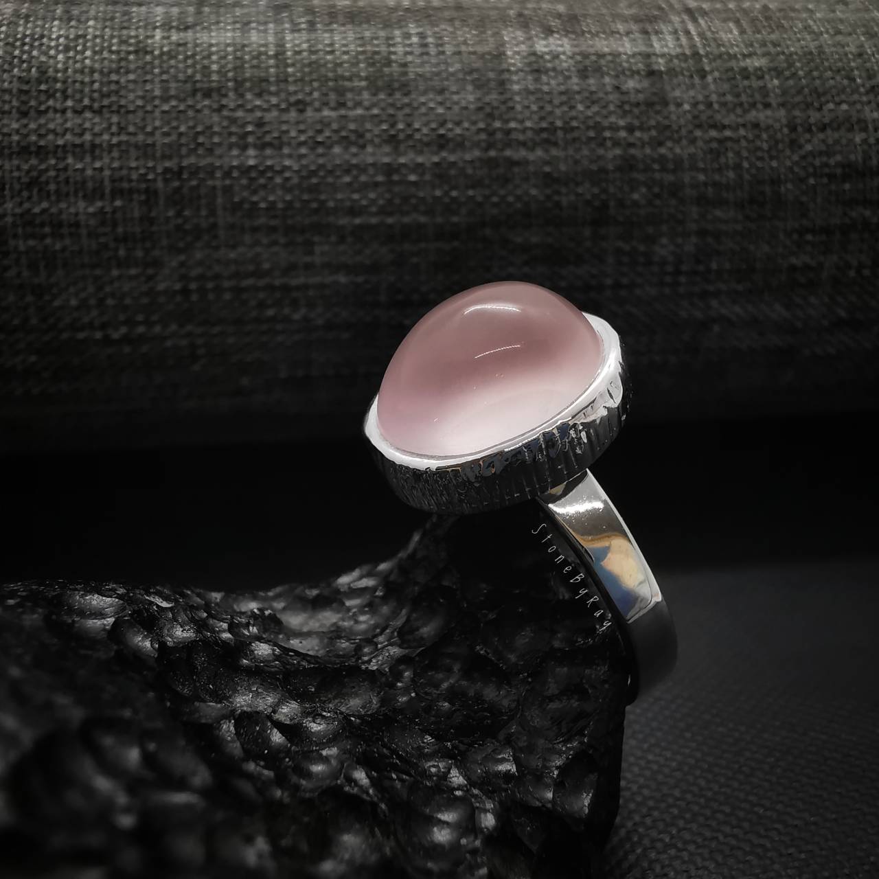 แหวนเงินหินโรสควอตซ์ Rose Quartz