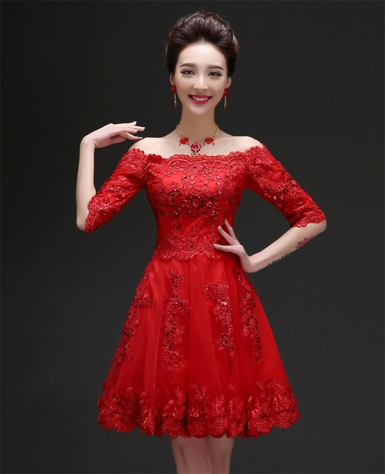 kudapy ชุดราตรีสั้นเปิดไหล่สีแดงเข้ม แขนสามส่วน ลายลูกไม้สวยมาก ดีเทลผูกเชือกด้านหลัง