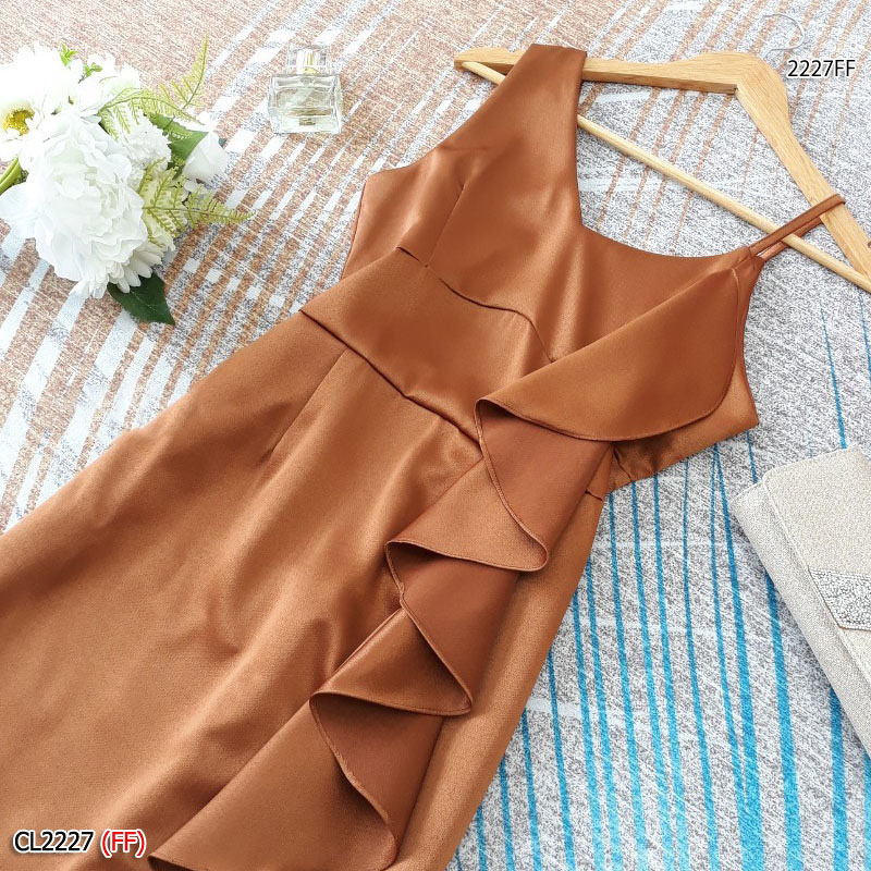 kudapy เดรสสายเดี่ยวสีน้ำตาลเข้ม/สีเขียว/สีฟ้า/สีน้ำตาล ผ้าซาร่าเงา แต่งระบายย้วยลงมาเพิ่มความโดดเด่นให้กับชุด